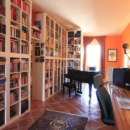 Monna Pina Bed & Breakfast Noci